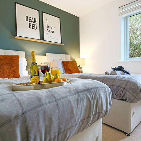 Canal Side Apartment With Balcony, Secure Parking, Self Check-In, Fast Wifi And Smart Tv With Sky Tv And Netflix By Yoko Property Milton Keynes Eksteriør billede