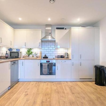 Canal Side Apartment With Balcony, Secure Parking, Self Check-In, Fast Wifi And Smart Tv With Sky Tv And Netflix By Yoko Property Milton Keynes Eksteriør billede