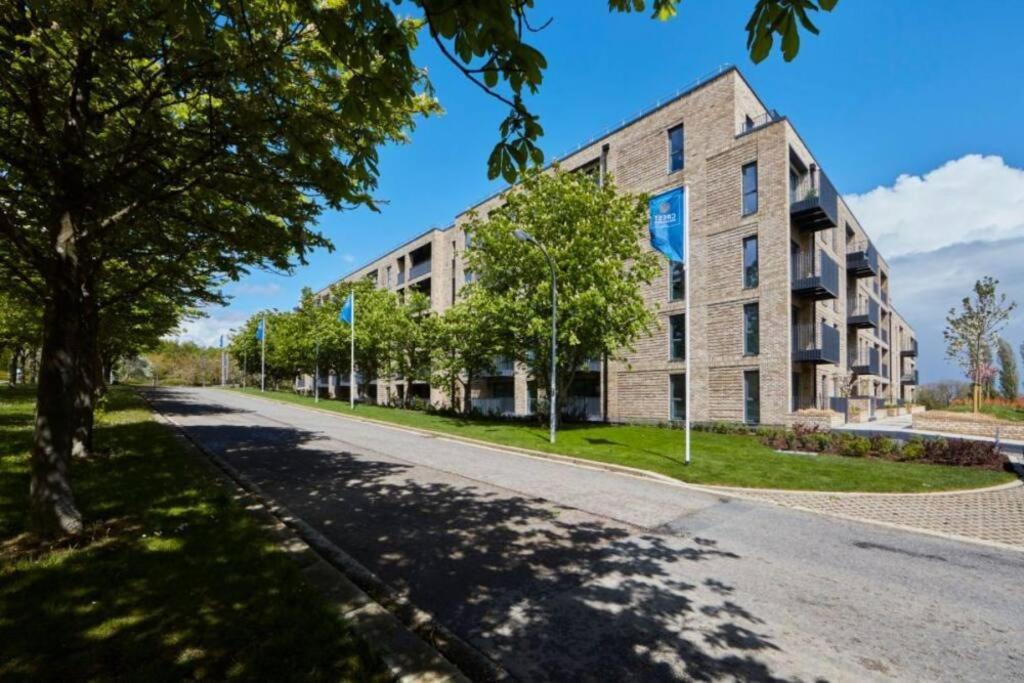 Canal Side Apartment With Balcony, Secure Parking, Self Check-In, Fast Wifi And Smart Tv With Sky Tv And Netflix By Yoko Property Milton Keynes Eksteriør billede