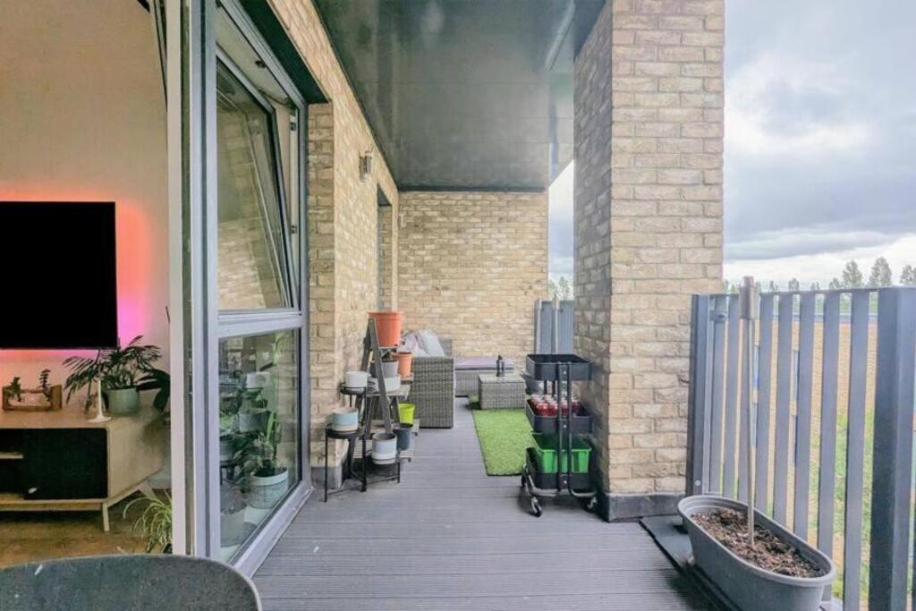 Canal Side Apartment With Balcony, Secure Parking, Self Check-In, Fast Wifi And Smart Tv With Sky Tv And Netflix By Yoko Property Milton Keynes Eksteriør billede